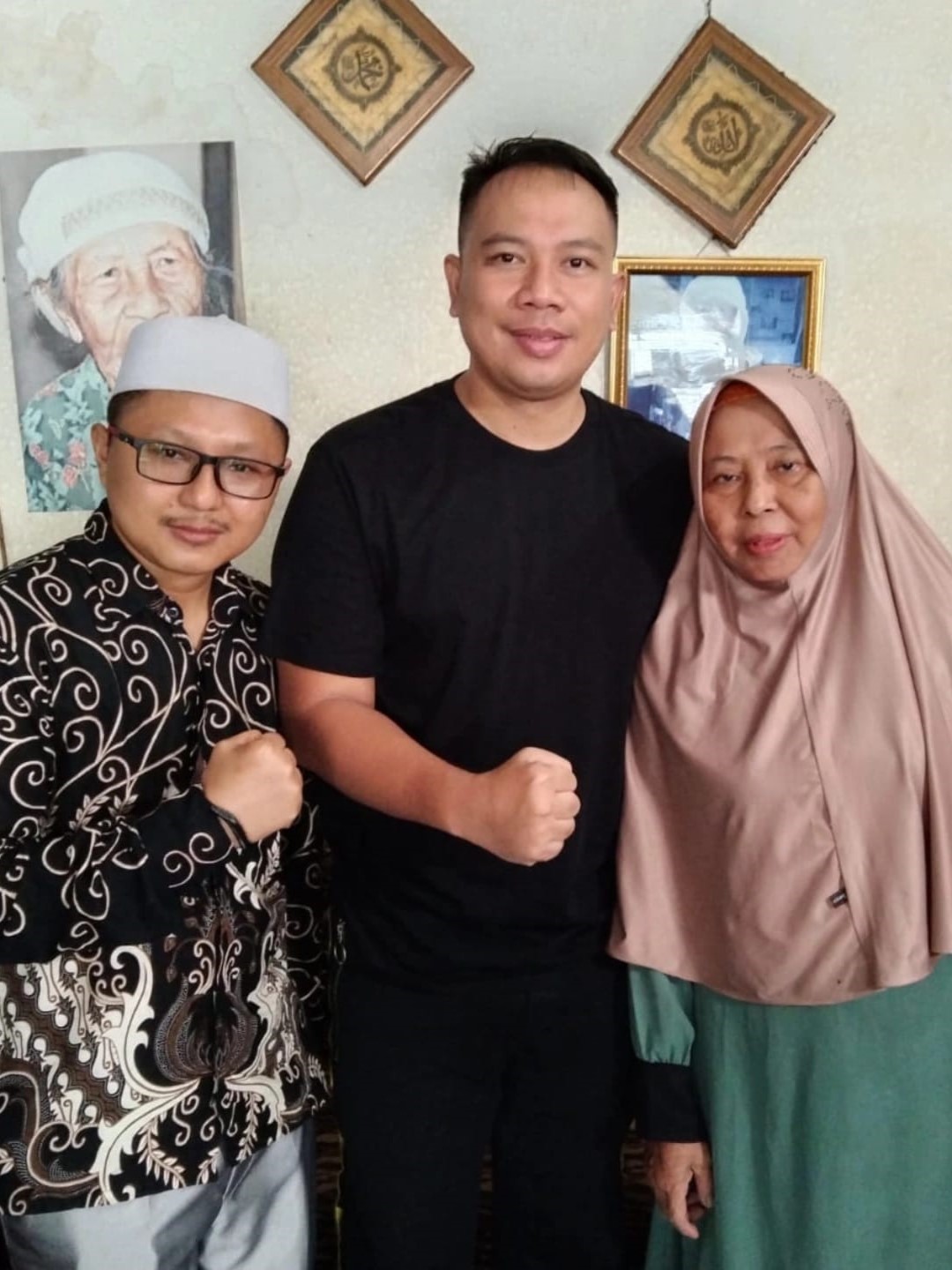 Galeri Klinik Hj. Mak Erot Pondok Gede (1) Galeri Klinik Hj. Mak Erot Pondok Gede (1)