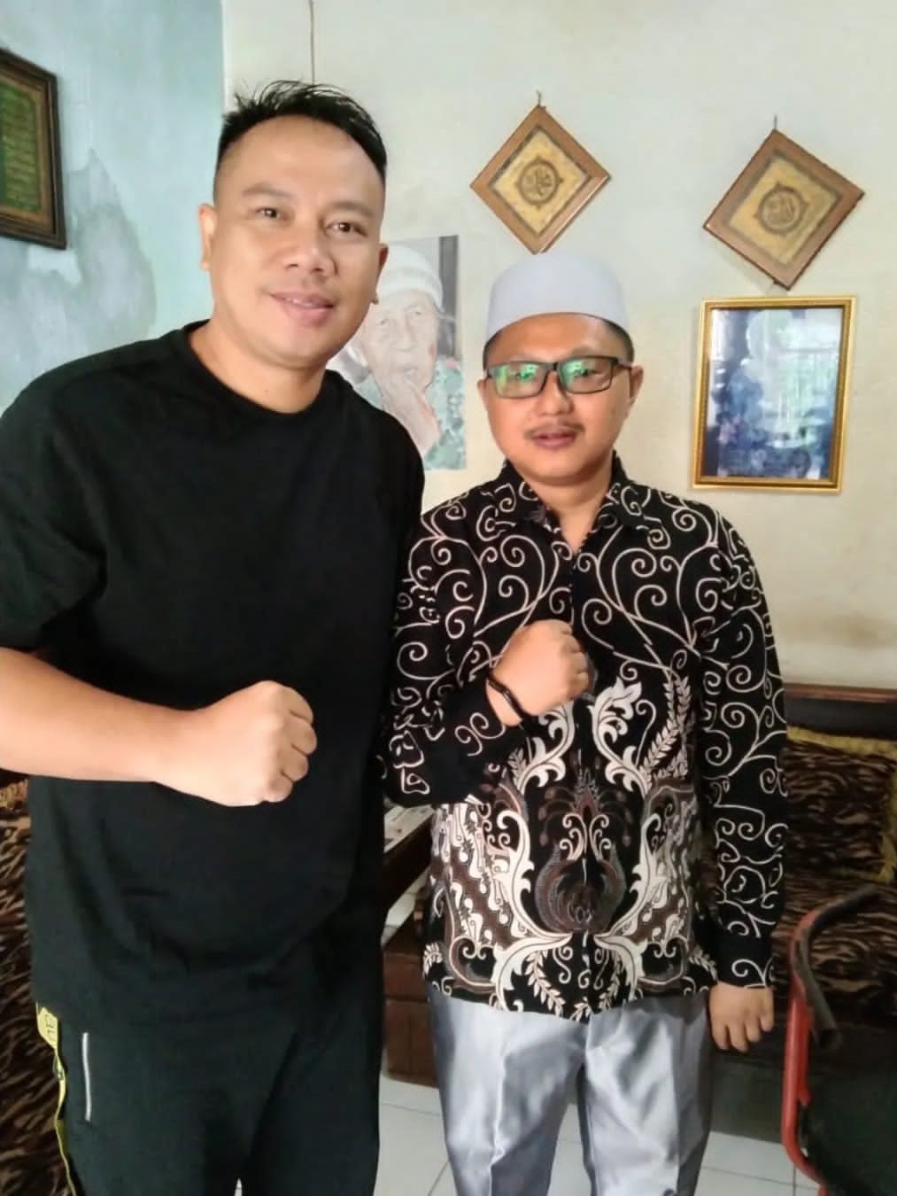 Galeri Klinik Hj. Mak Erot Pondok Gede (3) Galeri Klinik Hj. Mak Erot Pondok Gede (3)